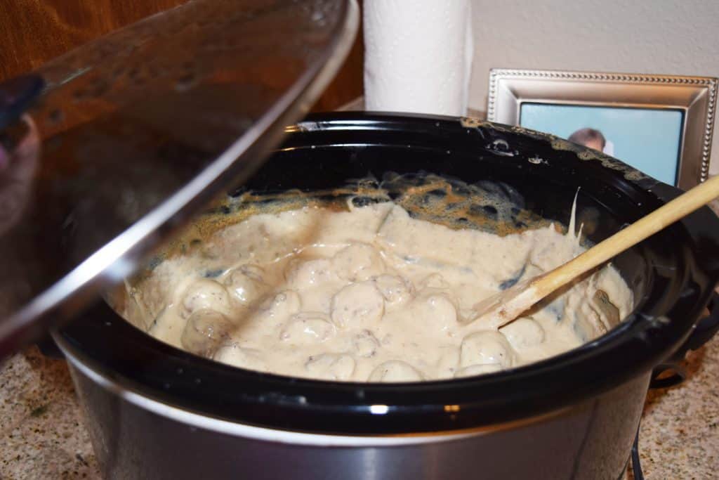 Slow-cooker swedish meatballs