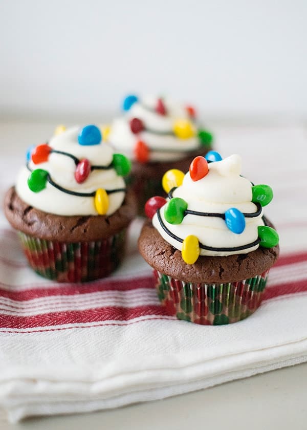 christmas-light-cupcakes03-min