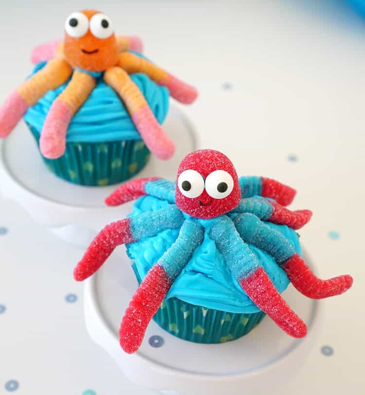 Candy-Gummi-Octopus-Cupcakes-min