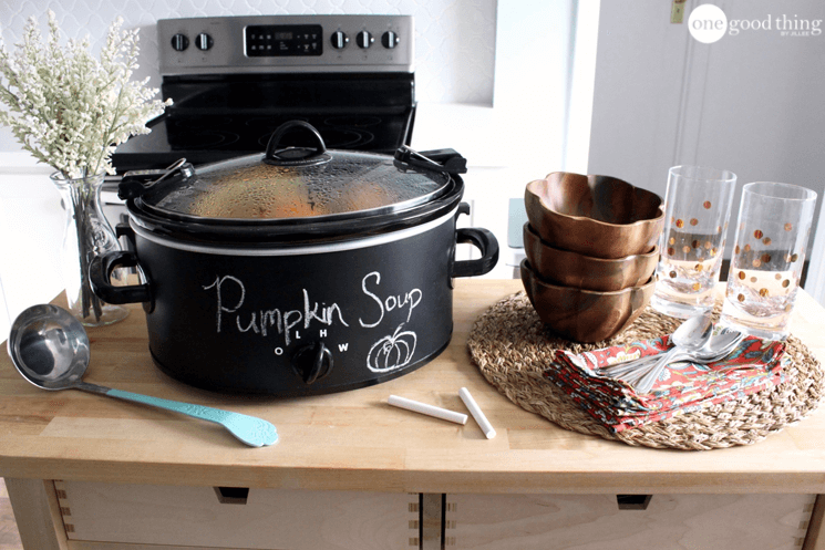 Horrified mum's slow cooker lid shatters as she's making dinner